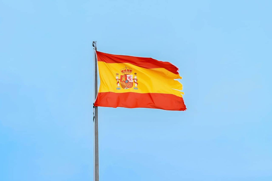 Spaniens flagga vajar