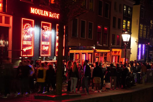 Amsterdam slår ner på cannabisanvändning i red light distriktet