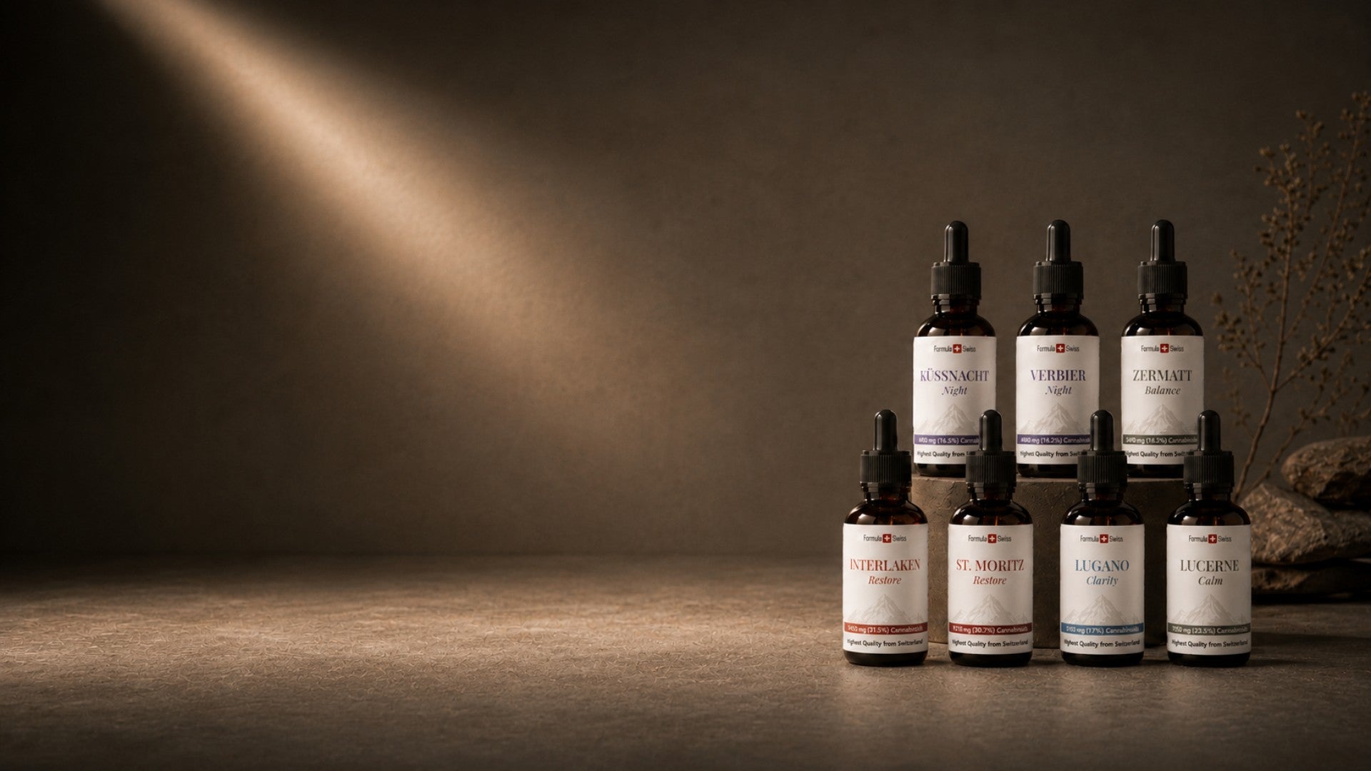 Formula Swiss kollektion med cannabinoidoljor, placerad på stenpodier i en varm, minimalistisk miljö.